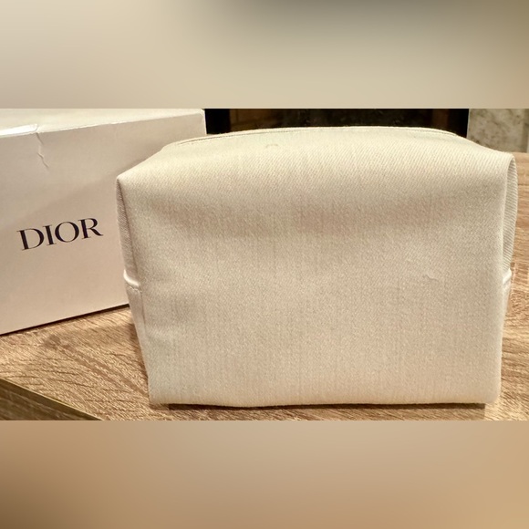 Dior Pouch - Picture 4 of 5